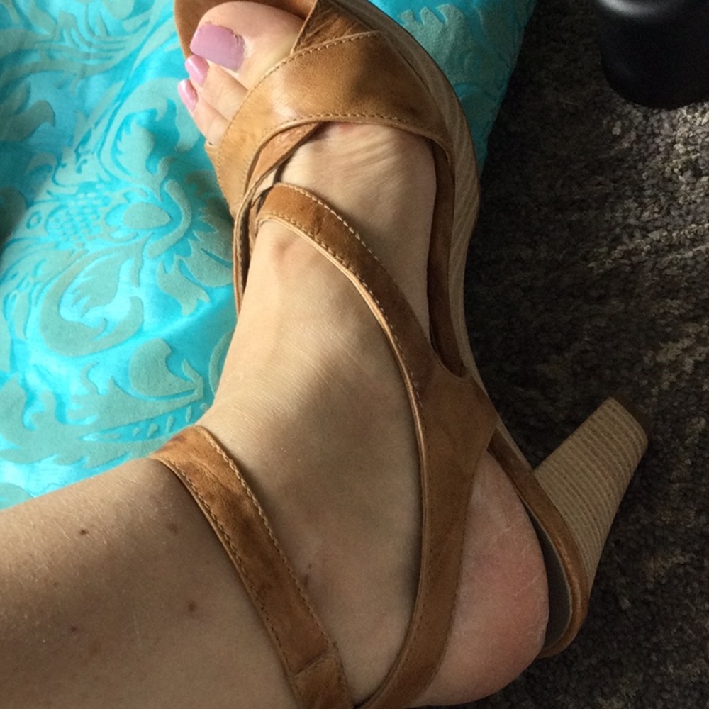 Nero Gardini tan platform heeled sandals in 38